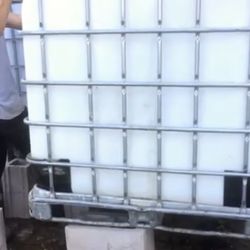 275 Gallon Water Tote Used 100