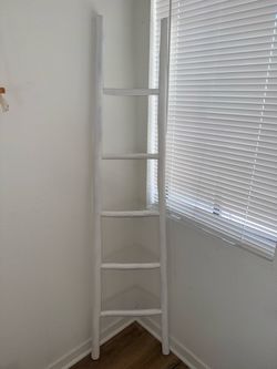 White Wooden Decorative Blanket Ladder