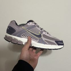 Nike Vomero 5 Violet Gold 