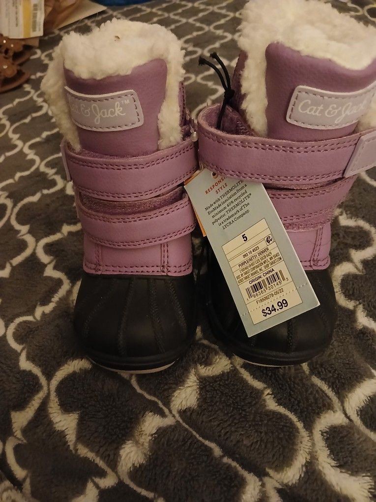 Brand New Girls Snow Boots, Size 5