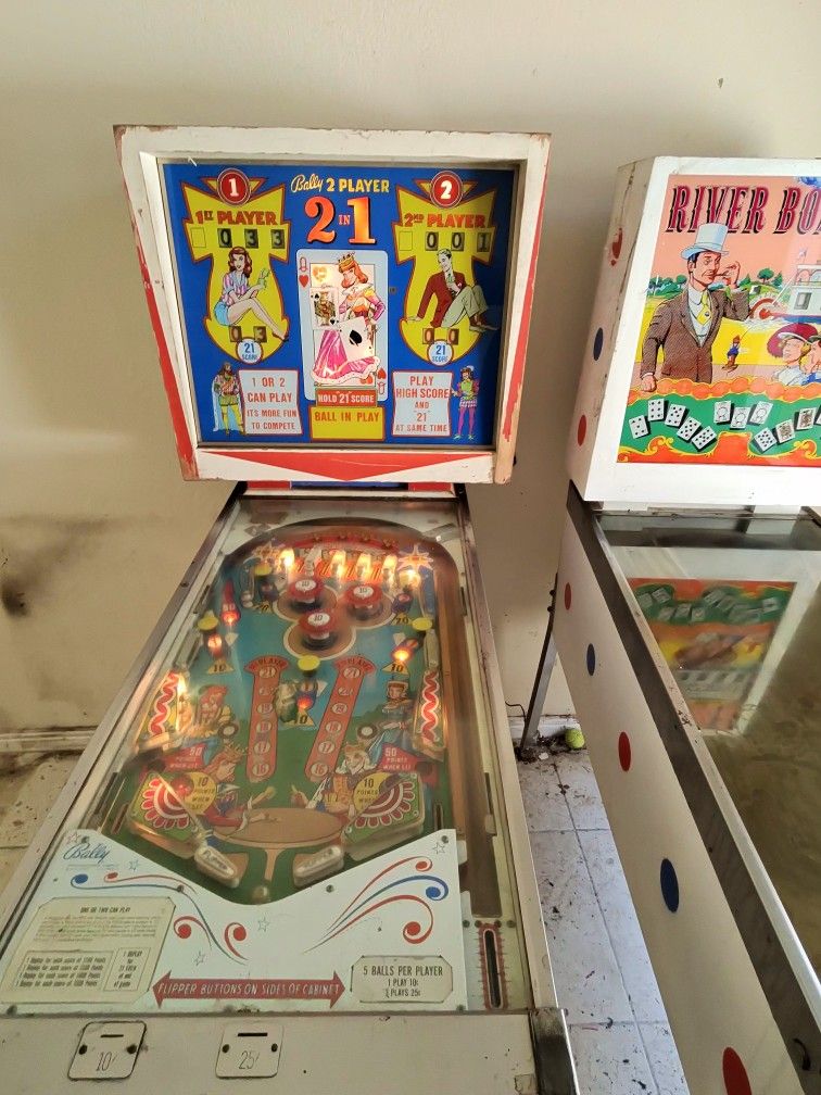 2 Pinball Machines