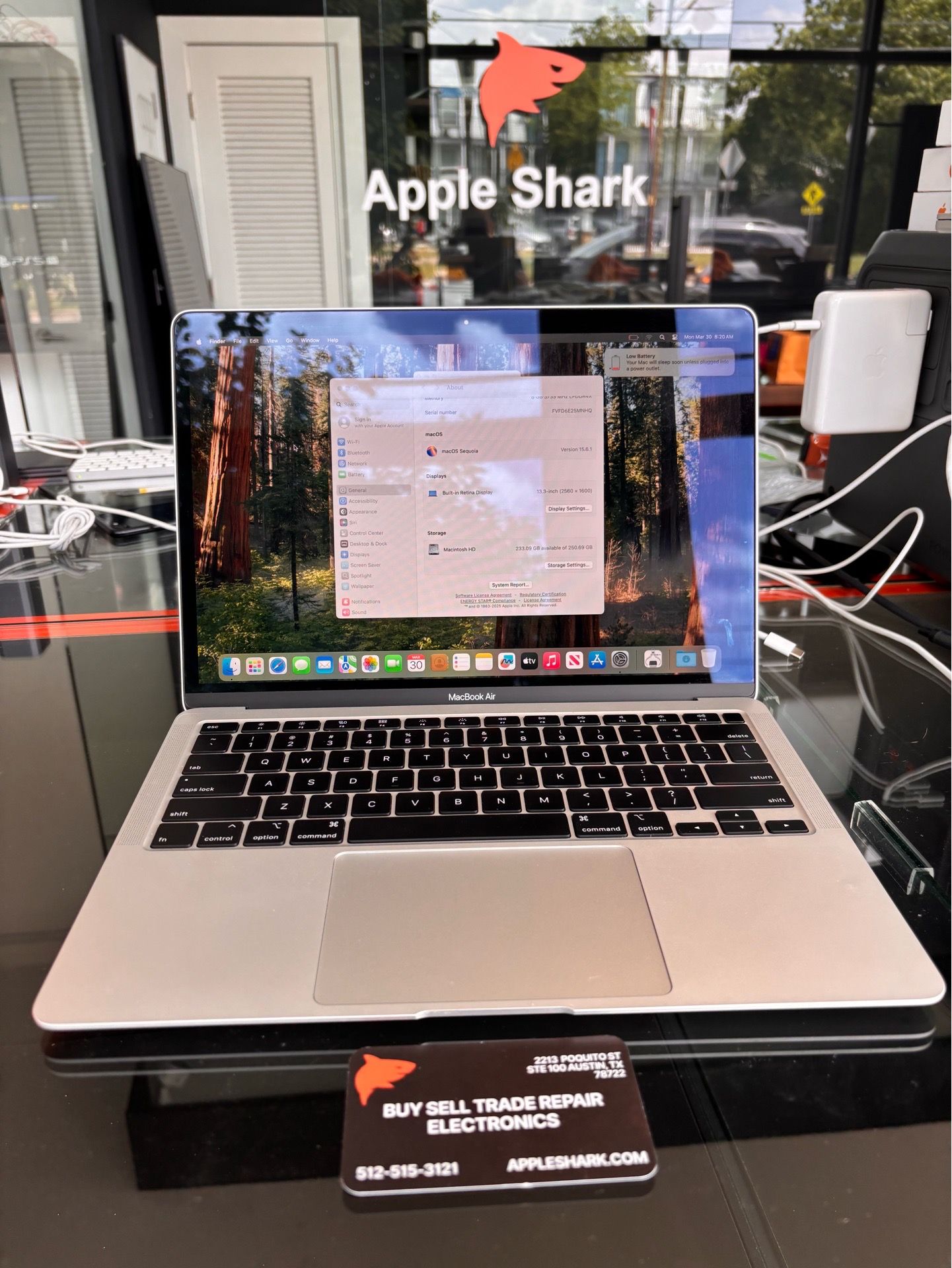 MacBook Air 13in 2020 8GB Ram 256SSD! 90 day warranty! We offer financing