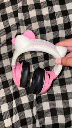 Hello Kitty Razer Over-Ear Wireless Headphones