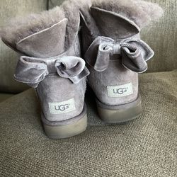 Women’s Grey Ugg Boots With Bows Size 9