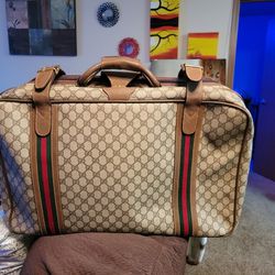 Gucci.luggage