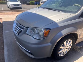 Chrysler Town & Country Minivan