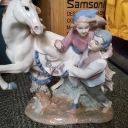 Porcelain statue and painted.