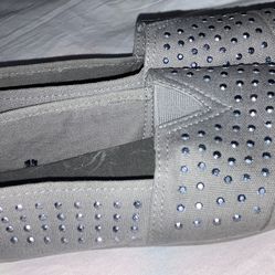 Women’s Gray Fabric & Rhinestone Flat Shoes Size 8