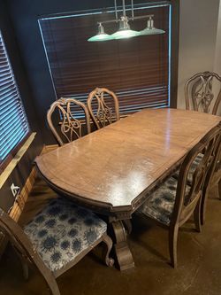 Sturdy wooden kitchen table w/6 chairs