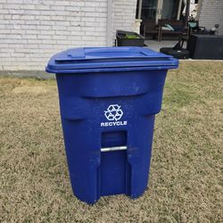 Toter 96 gallon trash garbage can wheeled