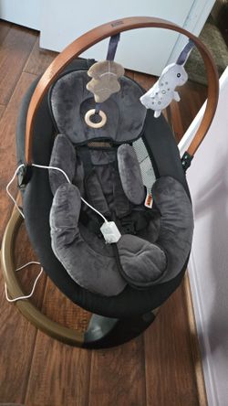 Electric baby swing