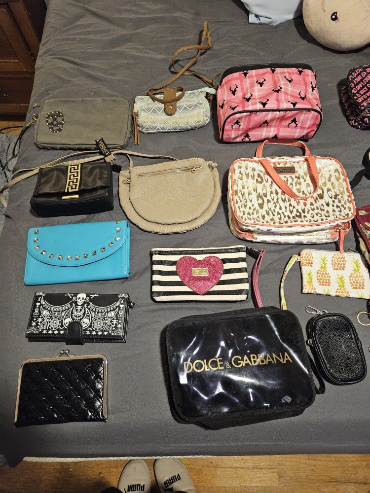 Woman's Bags/wallets