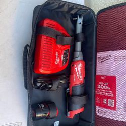 Milwaukee 3/8 Ratchet Long Neck With Battery and Charger 