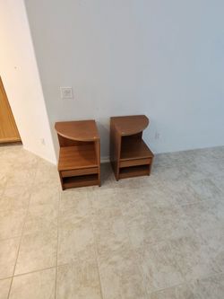 Corner table
