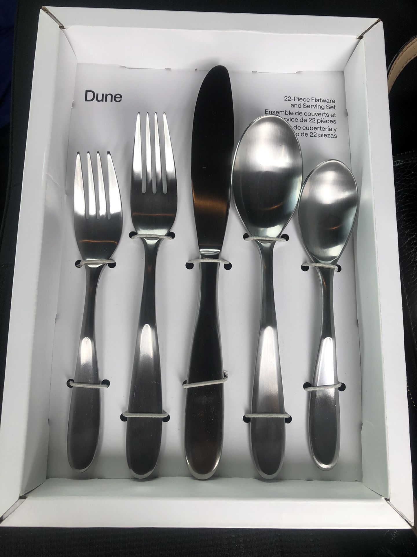Crate & Barrel Dawson Flatware Brand New 22 Piece