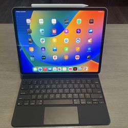 iPad Pro 12.9” (M2, 256GB) + Apple Pencil + Magic Keyboard + Smart Folio
