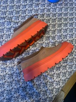 UGGS MENS SIZE 11
