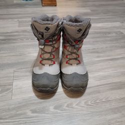 Size 7 Columbia Snow Boots