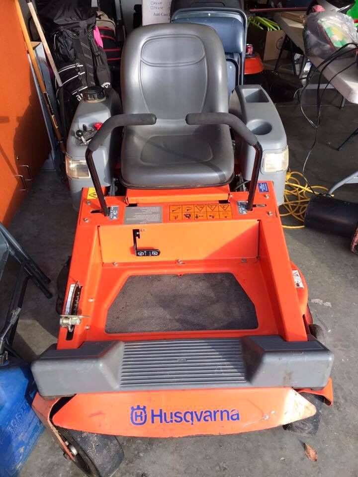 Husqvarna Z4217 Residential Zero Turn Lawn Mower
