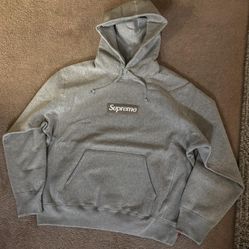 Large Supreme hoodie