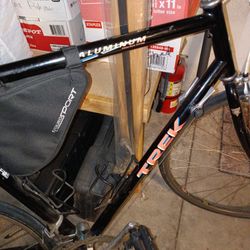 Trek 1000 Road bike 58cm sz Frame aluminum with removable wheels

Condition is used
Designed for CR MO tubing
Tires and tubes may need replacements
TR