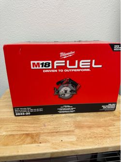 Milwaukee M18 Fuel 6-1/2” Circular saw