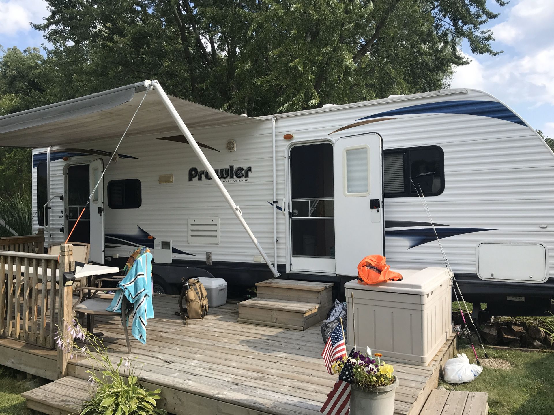 2011 28’ prowler by heartland beautiful camper with all the bells and whistles currently on beautiful lake kegonsa with leasing options available or