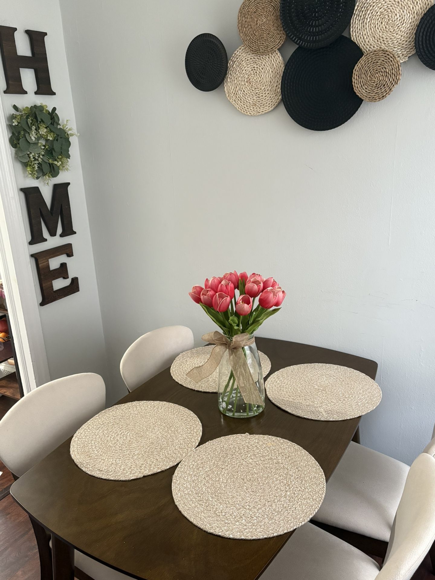 Dinning Table 4 Chairs 