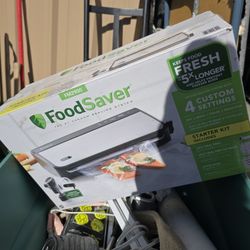 NIB, FoodSaver Vacuum Sealing System withThis is a FoodSaver FM2900 Vacuum Sealing System with Handheld Sealer Attachment