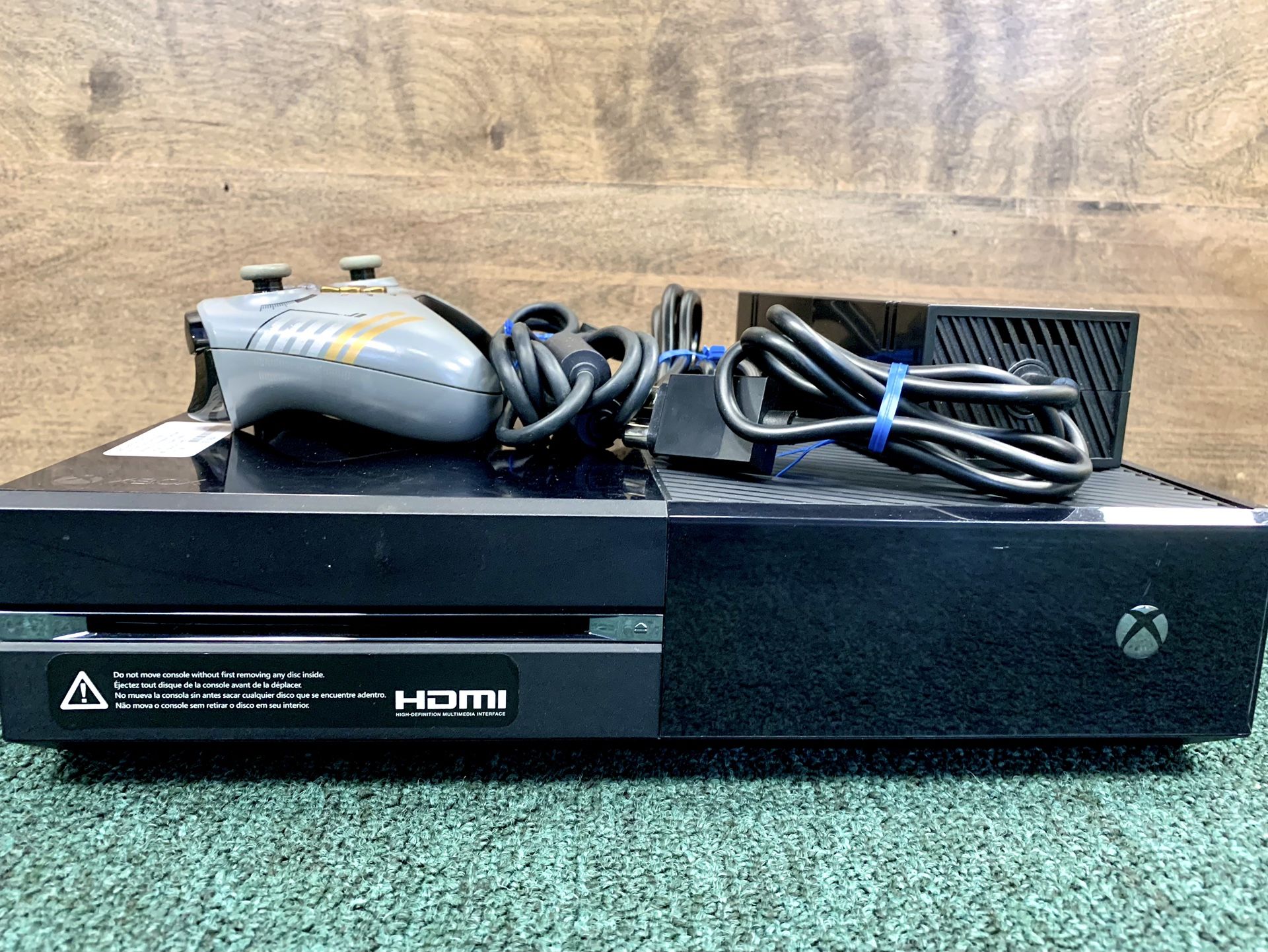 XBOX ONE console 500gb W/ Controller Microsoft