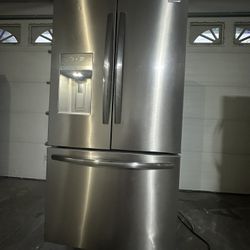 Frigidaire counter-depth refrigerator(2022)