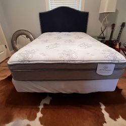 Elegant Full Bedroom Set – Bed, Mattress, Dresser, Mirror, Lamp & Nightstand