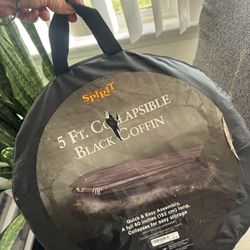 Halloween decorations 5 ft collapsible Halloween coffin 