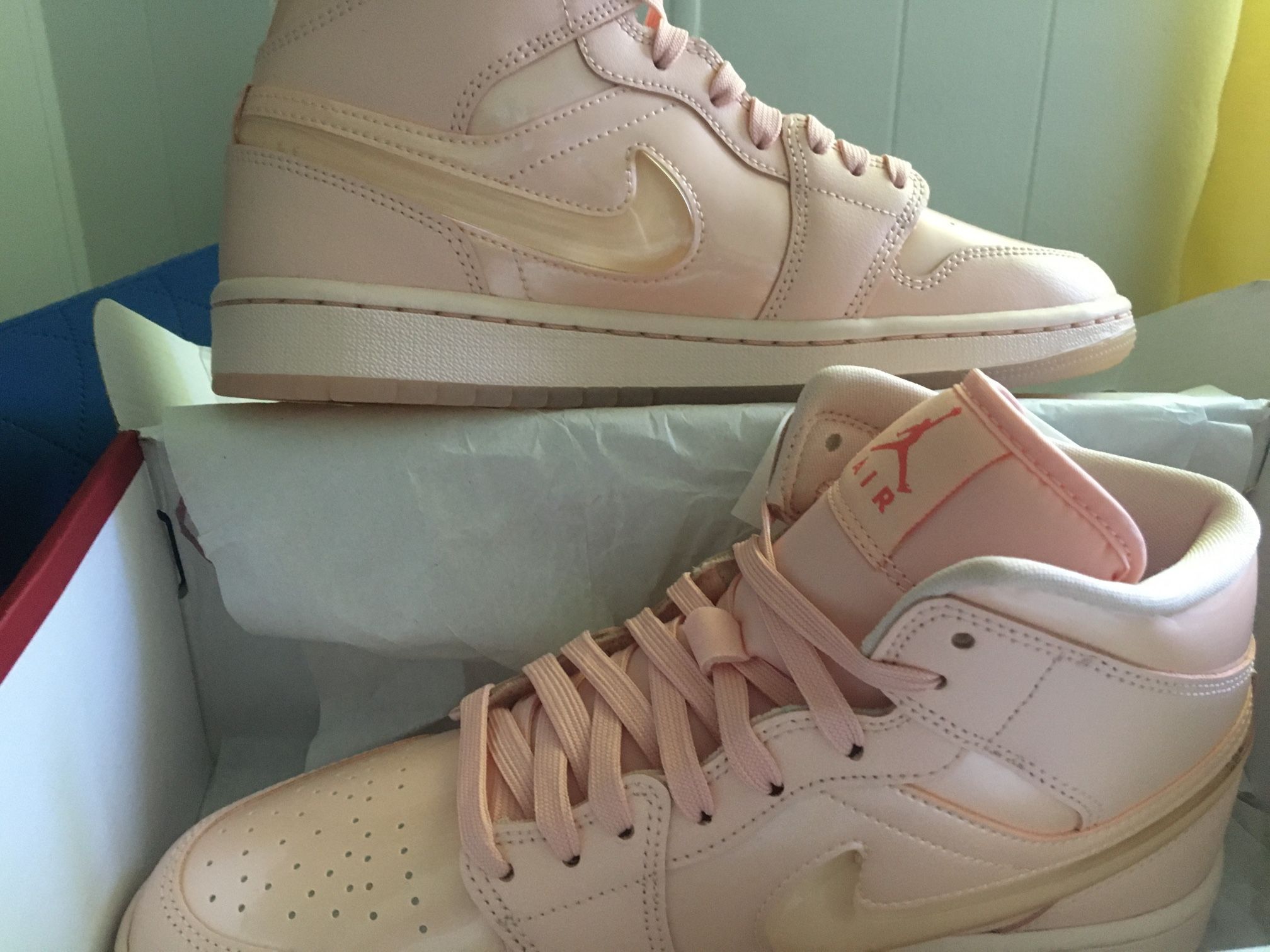 Women’s Air Jordan 1 Mid SE Size 8/5