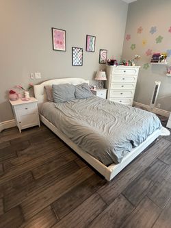 Queen Bedroom Set