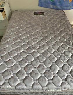Full size mattress & Boxspring