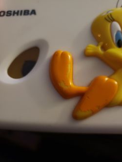 Vintage Toshiba Tweety Bird Looney Toons Walkman Cassette Player