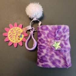 Vintage 2000s/Y2K Lizzie McGuire - Hilary Duff Mini Fuzzy Photo Album Keychain