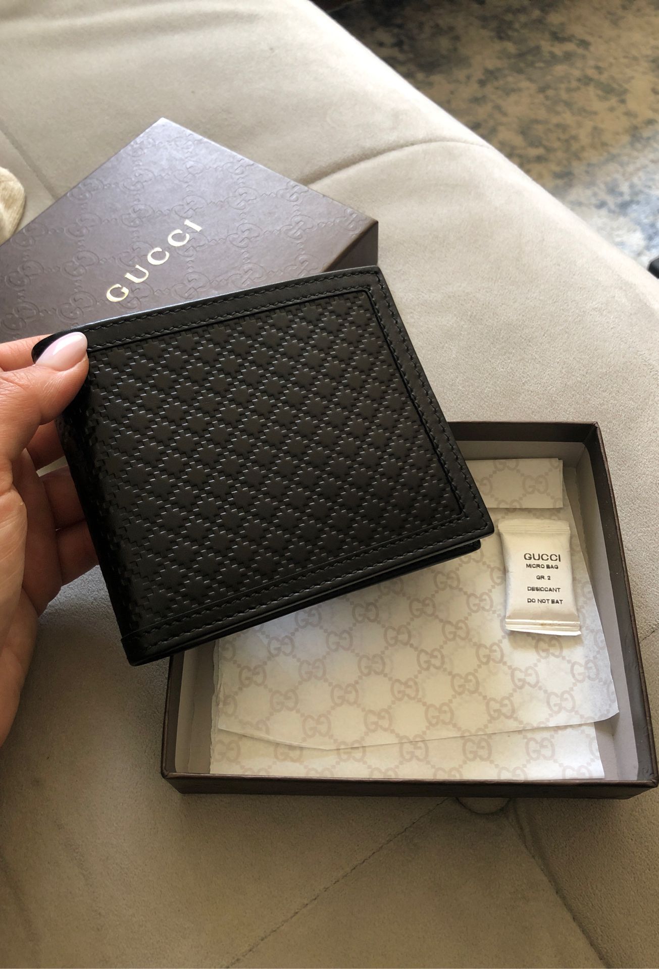 Men’s black Gucci wallet.