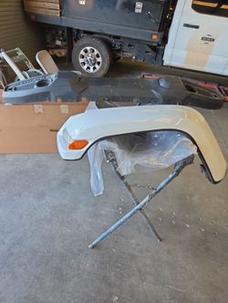 2022 jeep wrangler  left flare  and frt bumper  cover