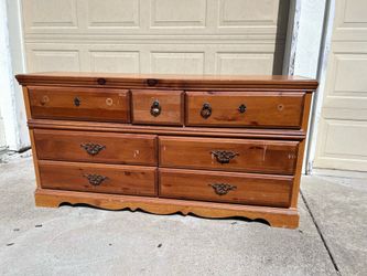 Country Pine 7-Drawer Dresser