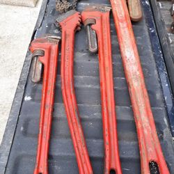 Rigid pipe wrench