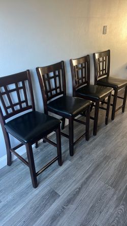 Dinning table with chairs