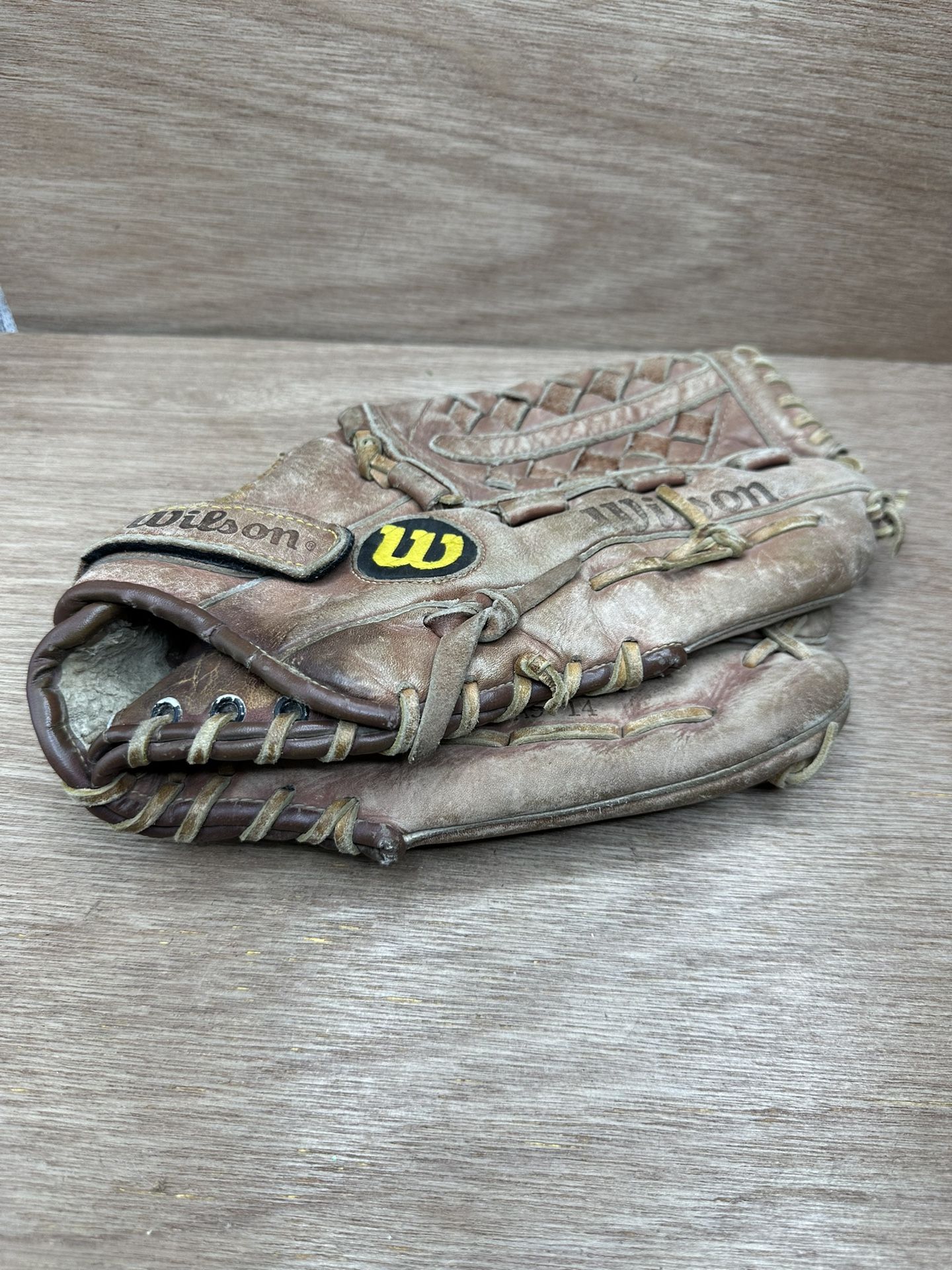 Wilson WS4 A9714 Baseball Glove Right Hand Staff Series