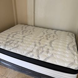 QUEEN MATTRESS