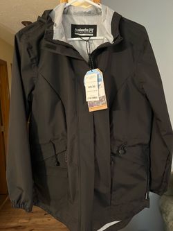 Avalanche brand women’s raincoat, brand new size medium Avalanche brand women’s raincoat, brand new size medium