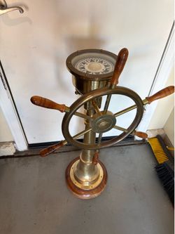 Ships wheel  and compass decor