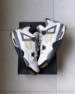 Jordan 4 white cement size 9.5