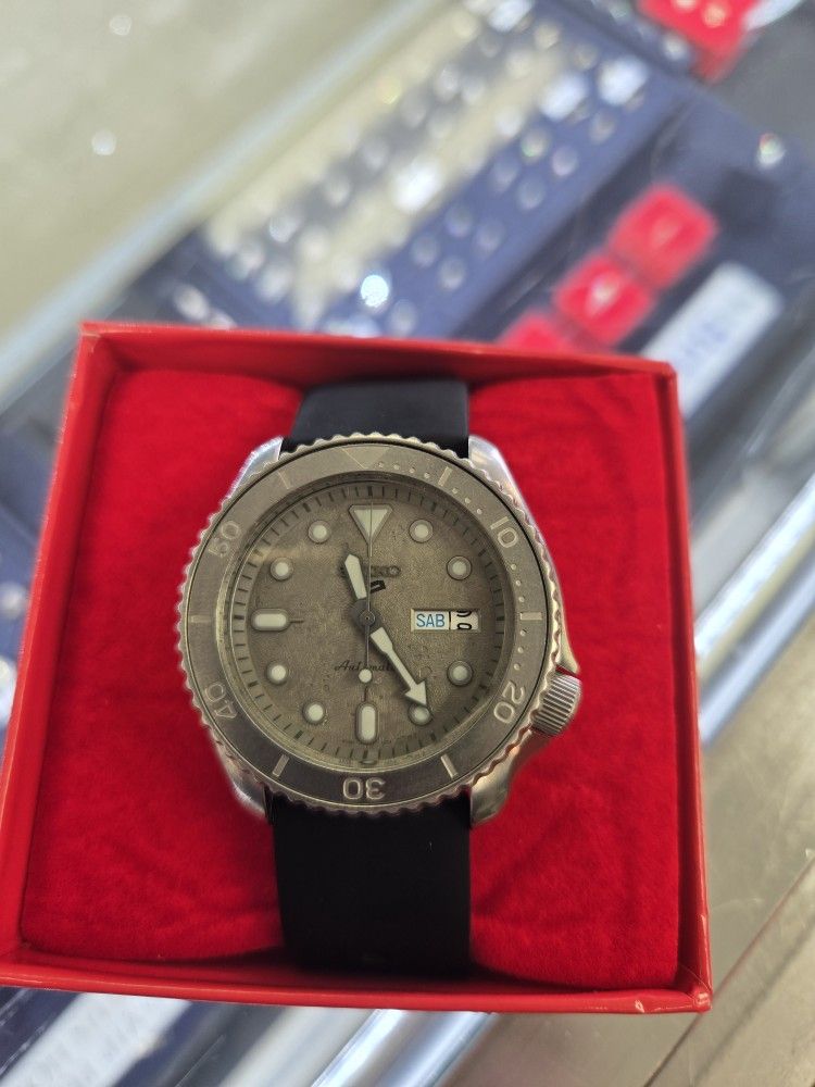 Seiko 5 Sports "concrete" SRPG61