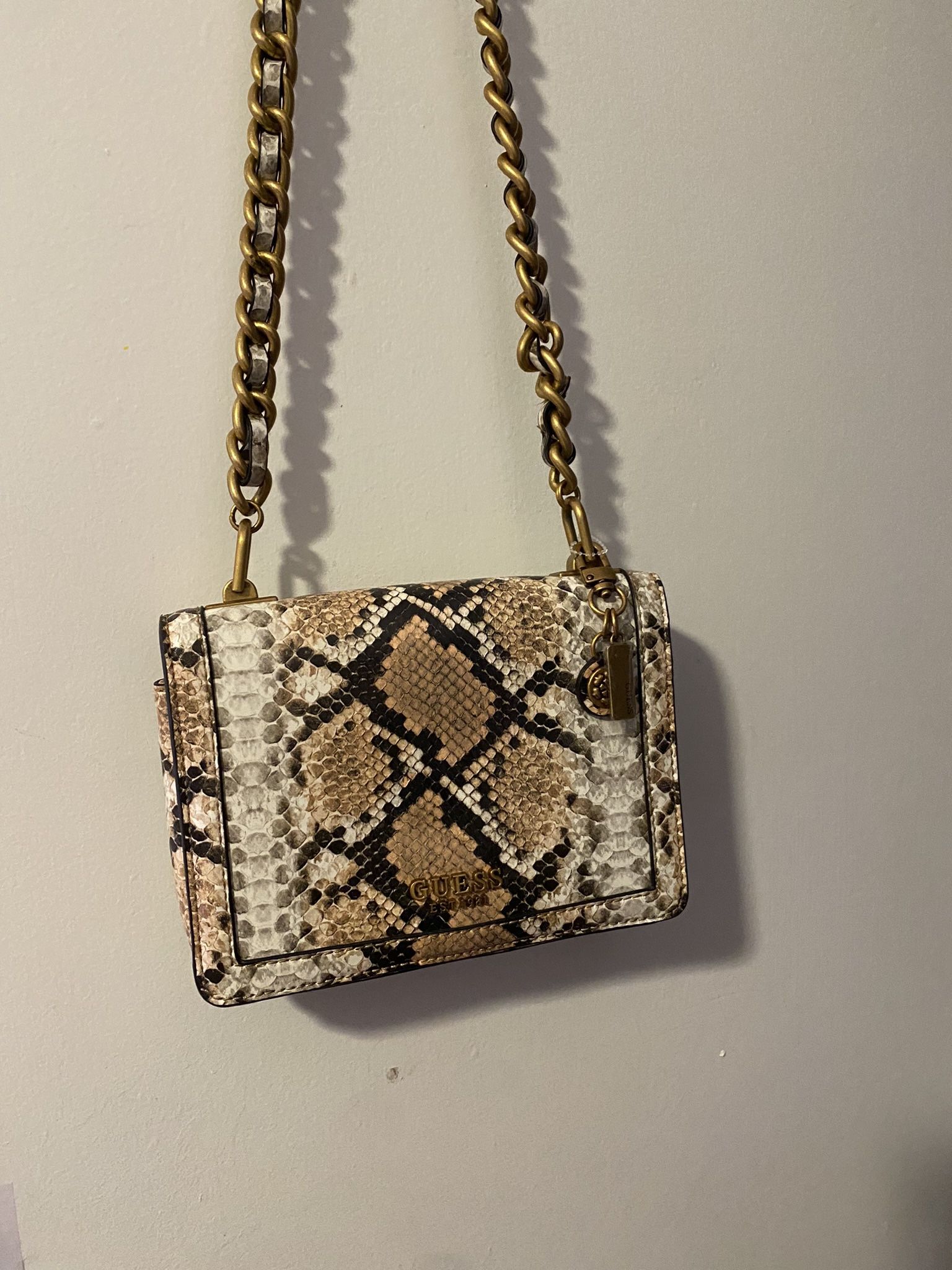 Women guess purse 👜 cross body